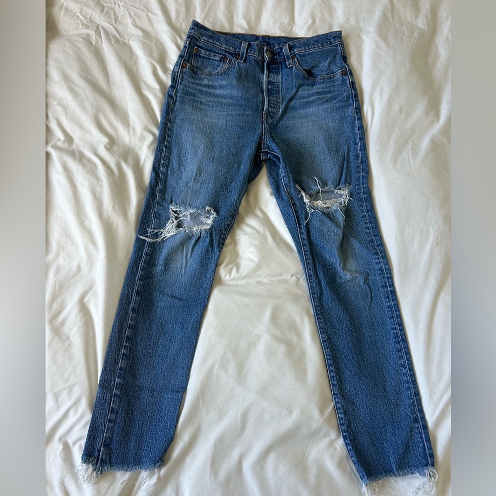 Levi’s 501 Original Fit Distressed Jeans – Medium Wash – W28 L28